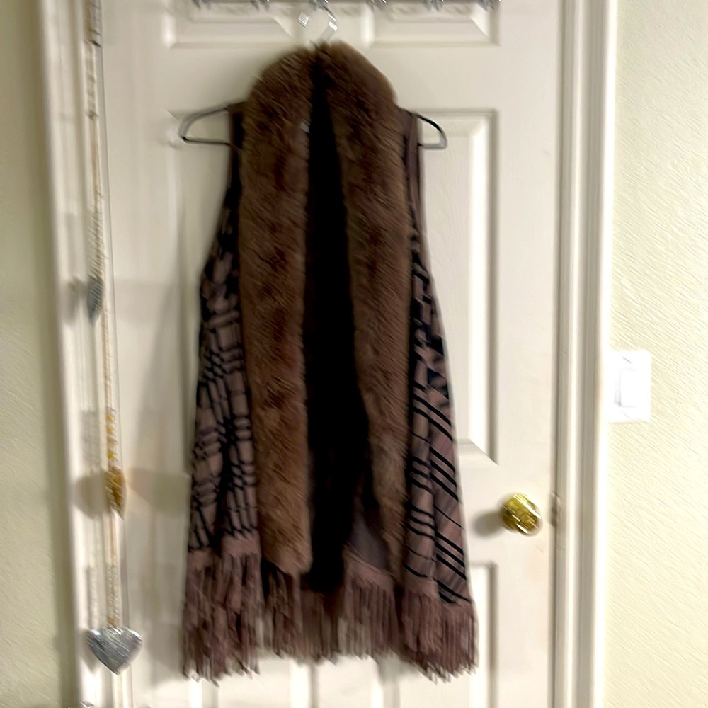 New beautiful bohemian knit vest, poncho style size medium (8/10) very soft